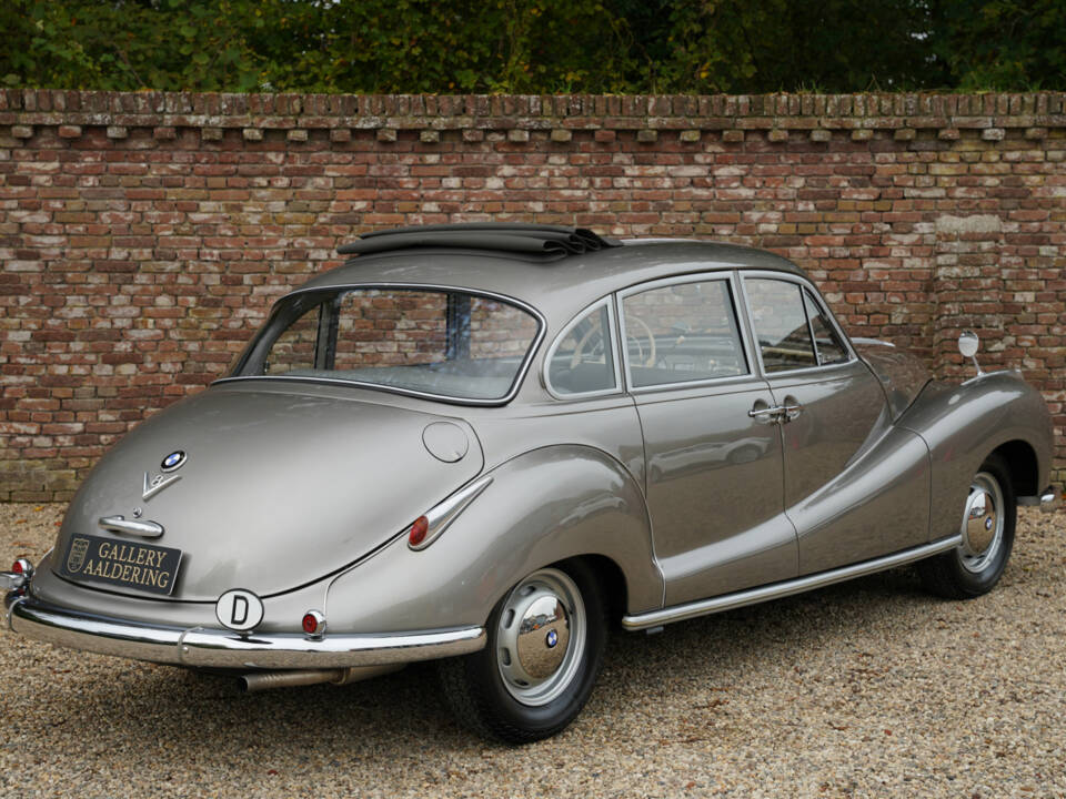 Immagine 2/50 di BMW 501 V8 (1965)