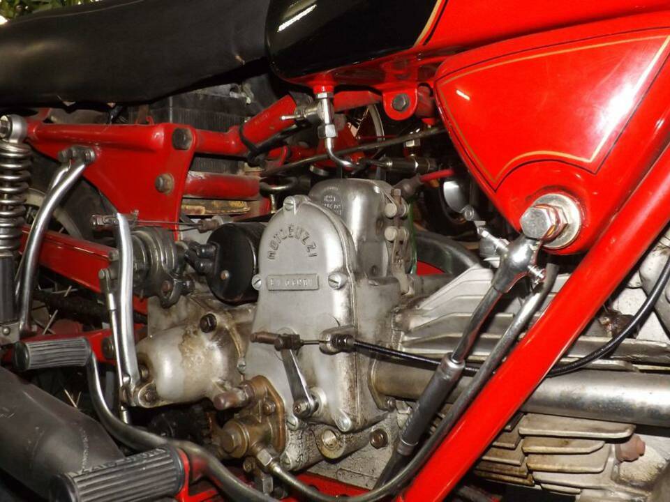 Immagine 16/35 di Moto Guzzi Nuovo Falcone (1973)