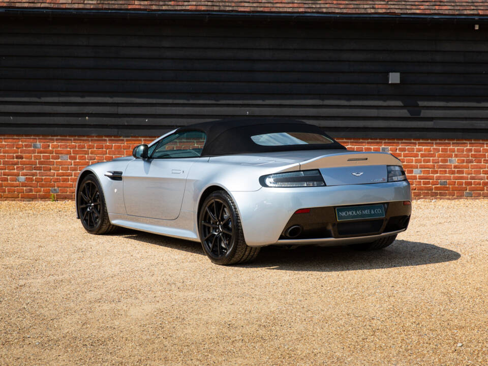 Image 36/78 of Aston Martin V12 Vantage S (2015)