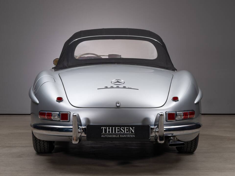 Image 22/47 of Mercedes-Benz 300 SL Roadster (1963)
