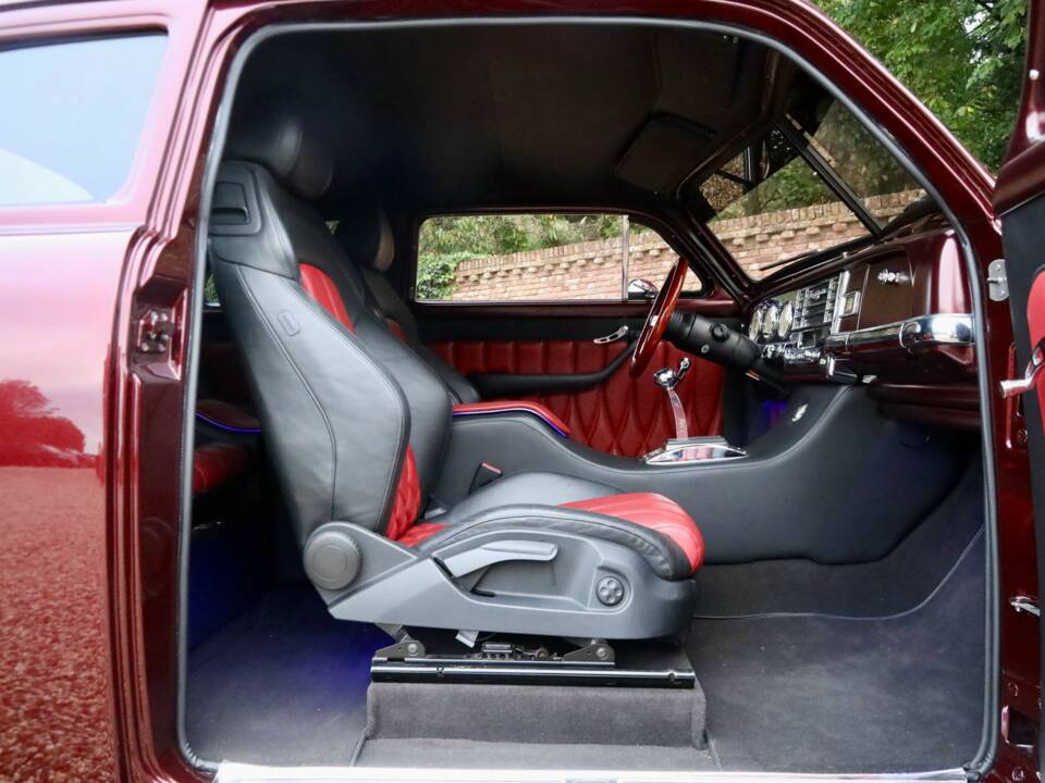 Image 27/50 of Plymouth Special Deluxe (1950)