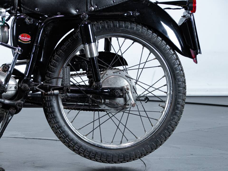 Image 27/50 of Mondial 125 (1961)