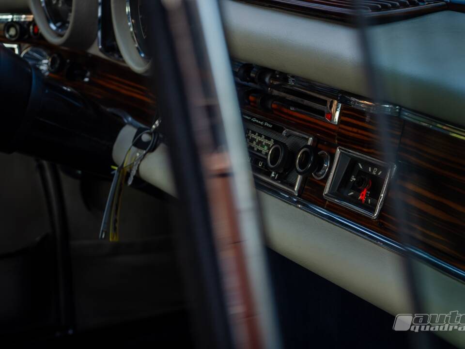 Afbeelding 16/18 van Mercedes-Benz 280 SE 3,5 (1973)