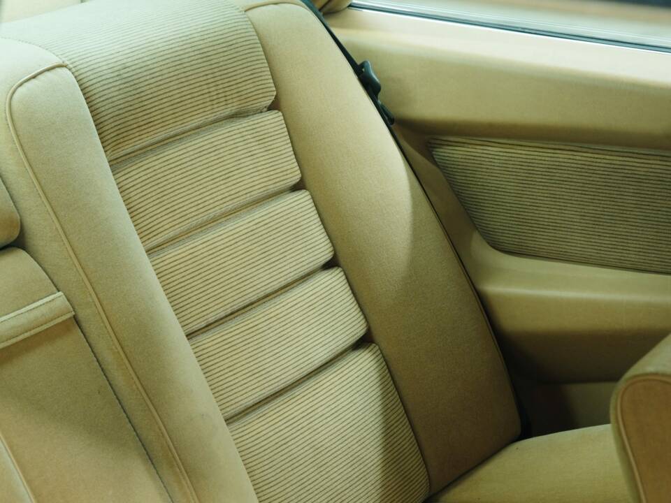 Bild 35/50 von Mercedes-Benz 380 SEC (1983)