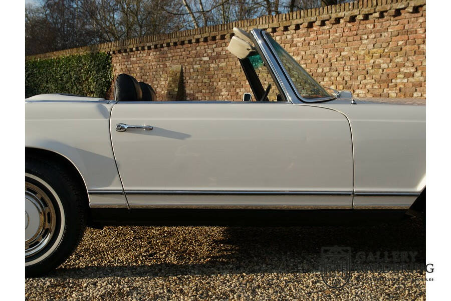 Image 48/50 of Mercedes-Benz 280 SL (1970)