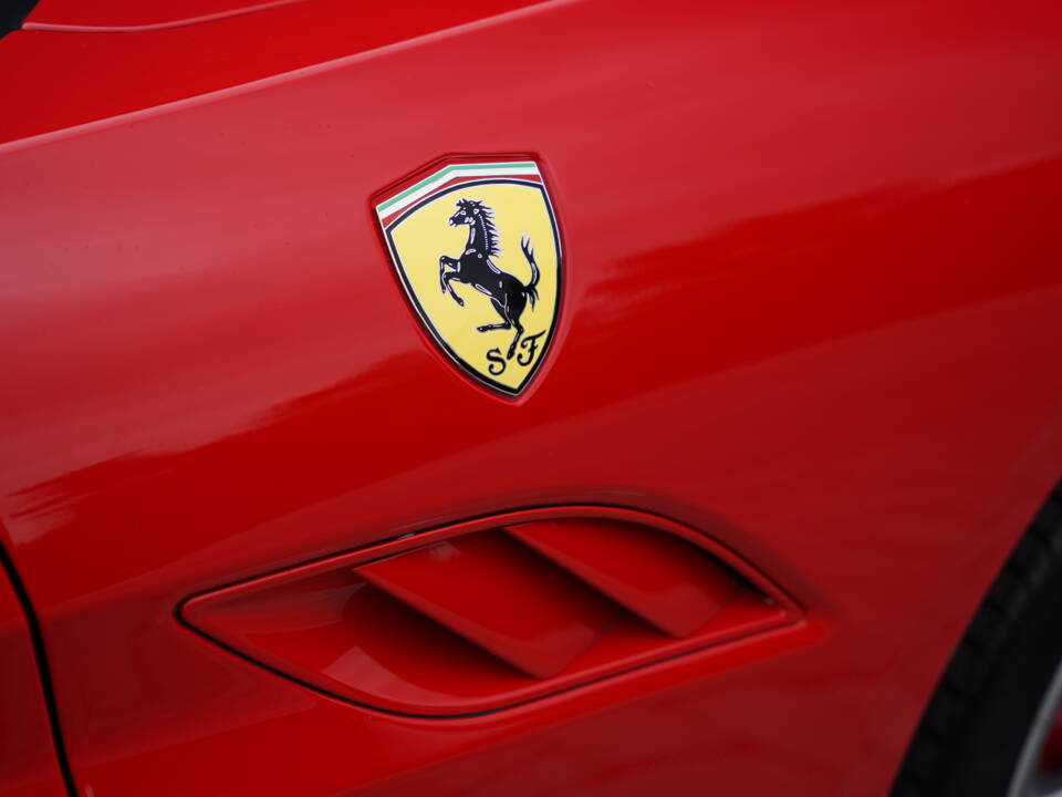 Image 41/50 of Ferrari California (2010)