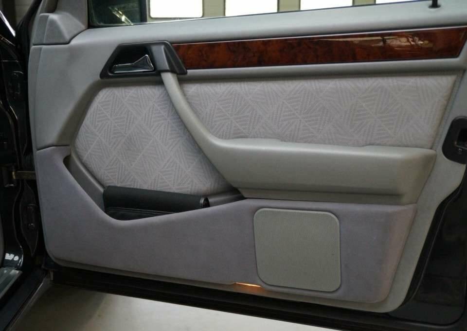 Bild 46/50 von Mercedes-Benz E 280 T (1994)