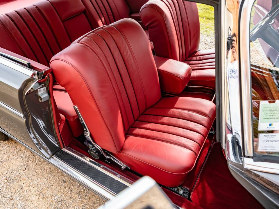 Image 37/86 of Mercedes-Benz 300 SE (1965)