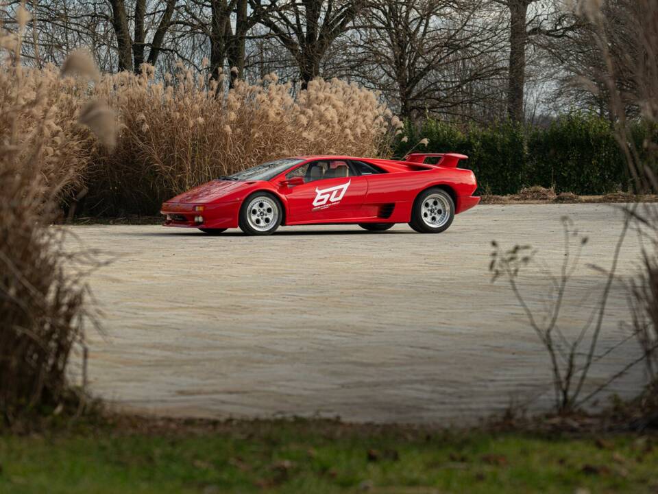 Image 13/50 of Lamborghini Diablo VT (1993)