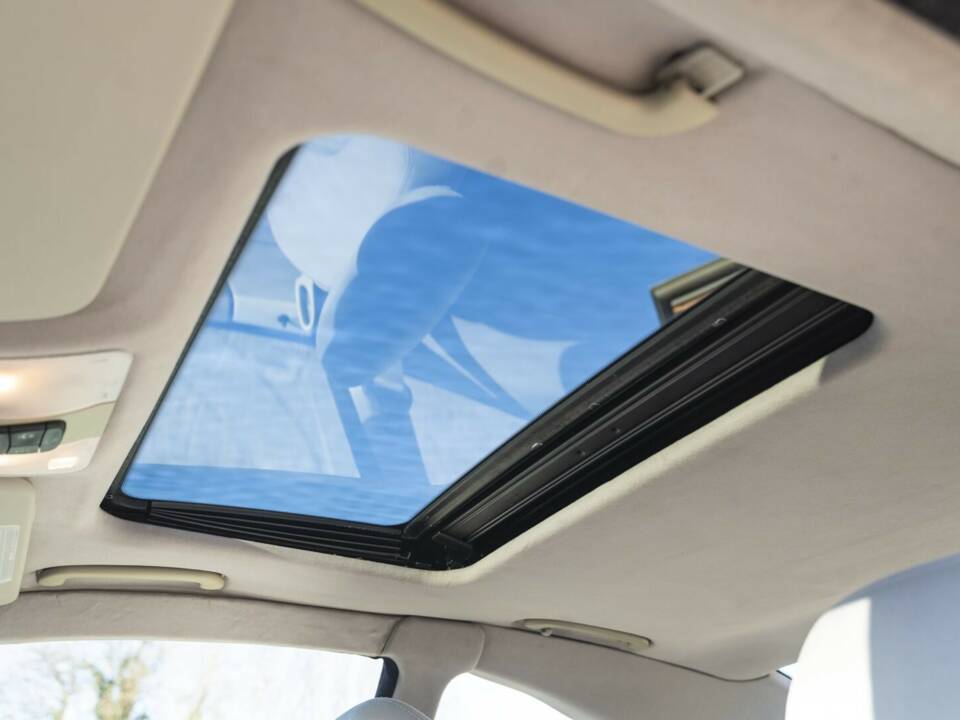 Image 41/50 of Mercedes-Benz CLK 200 (1997)