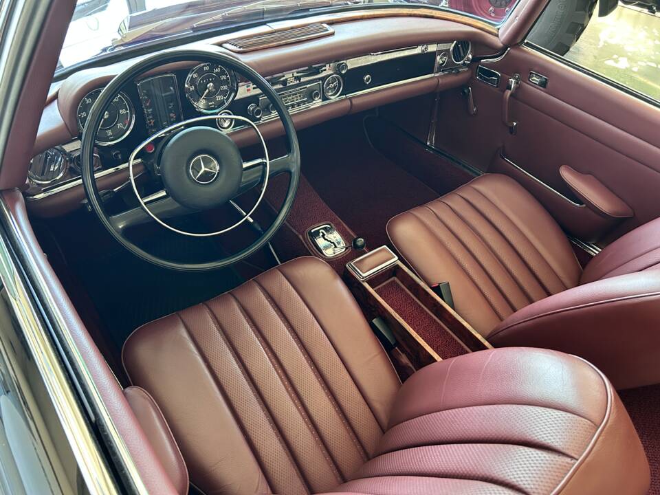 Image 9/36 of Mercedes-Benz 280 SL (1970)