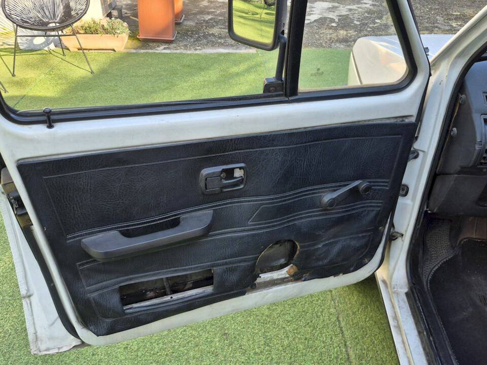Image 17/43 of Volkswagen Caddy I 1.6 D (1990)