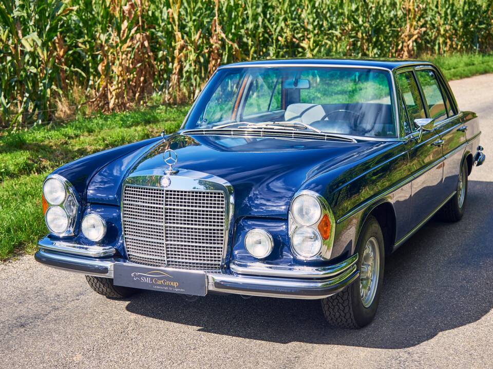 Image 9/38 of Mercedes-Benz 300 SEL 6.3 (1970)