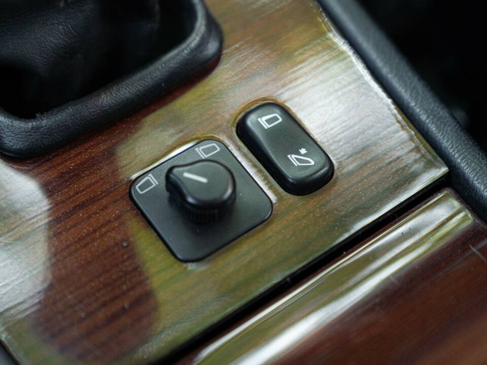 Immagine 38/50 di Mercedes-Benz C 200 Kompressor (1996)