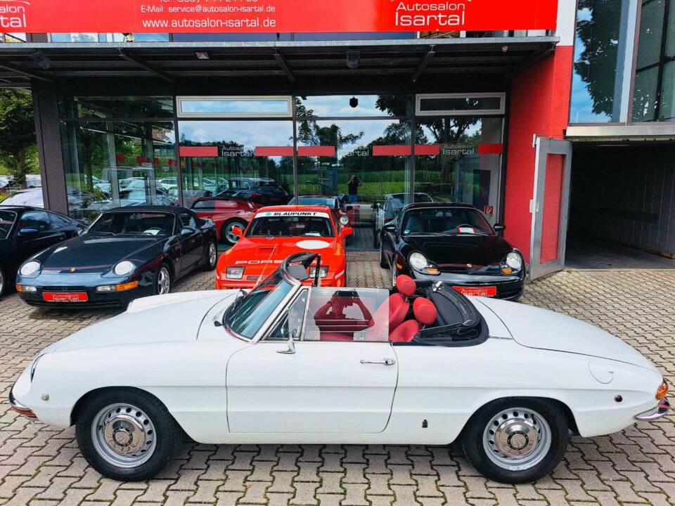 Image 8/20 of Alfa Romeo 1750 Spider Veloce (1969)