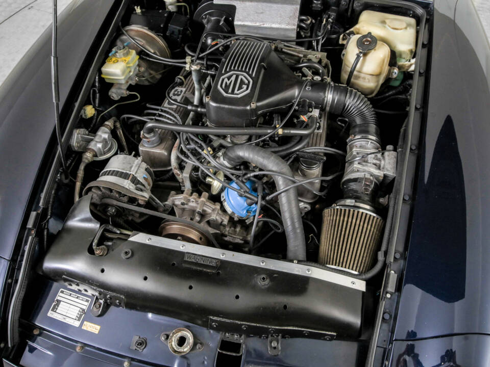 Bild 37/50 von MG RV8 (1993)