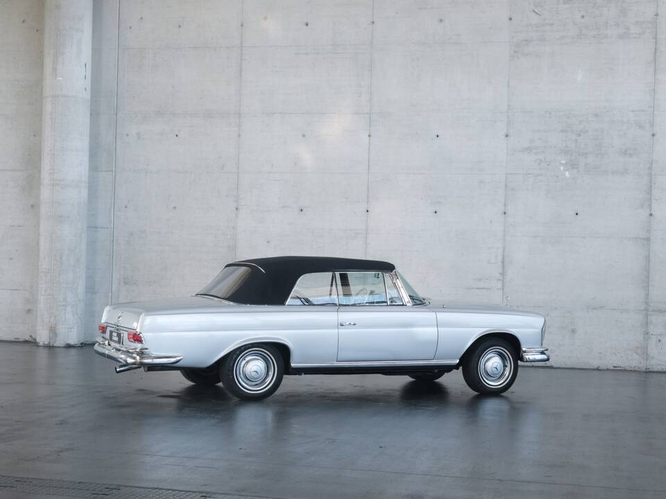 Image 7/49 of Mercedes-Benz 220 SE b (1962)