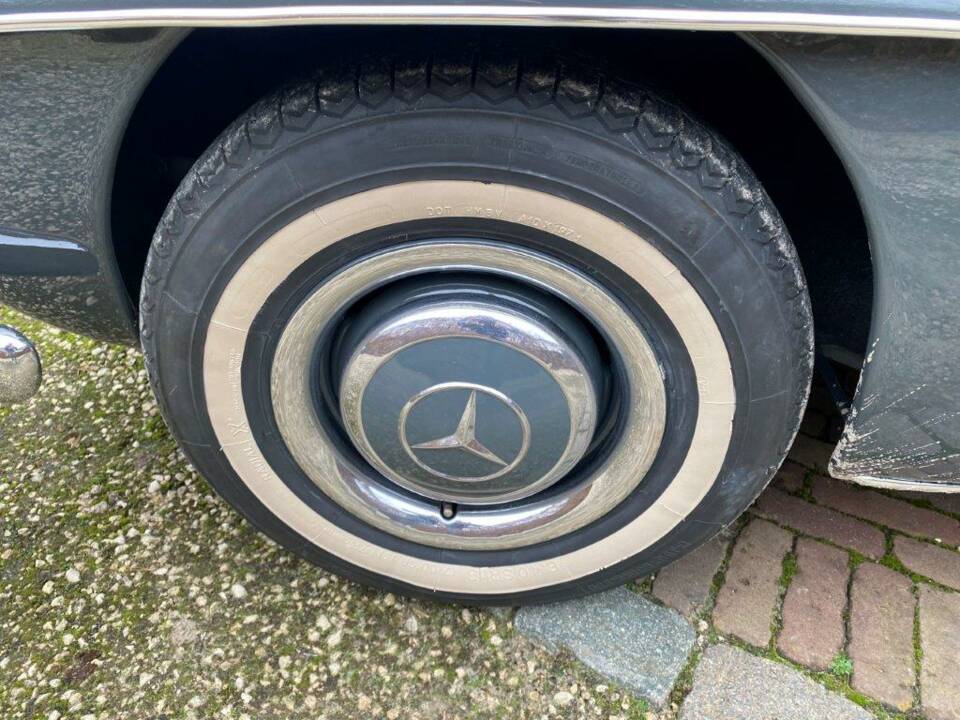 Image 21/52 de Mercedes-Benz 190 SL (1961)