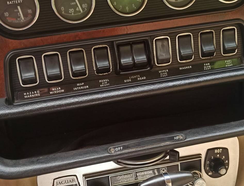 Image 7/9 of Jaguar XJ 6 2.8 (1970)