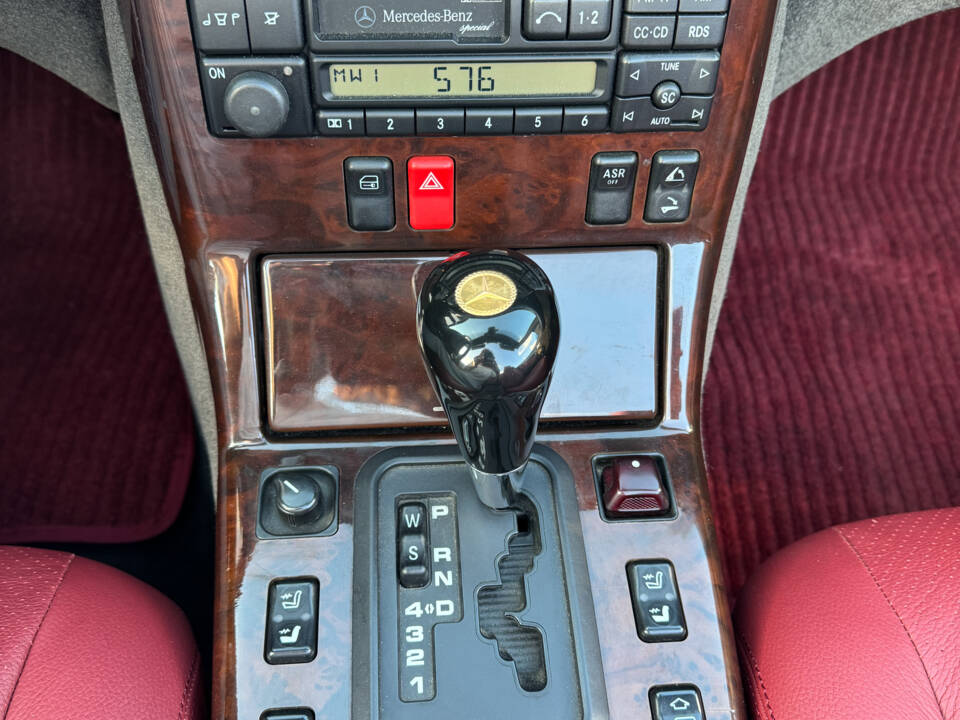 Image 22/23 of Mercedes-Benz SL 320 (1996)