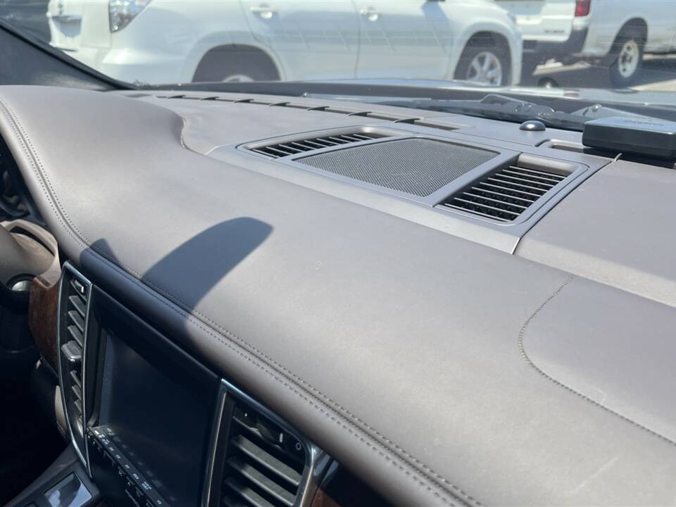 Image 75/91 of Porsche Panamera Turbo (2009)
