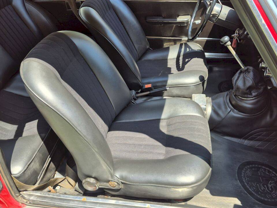 Afbeelding 43/63 van Alfa Romeo Giulia GT 1300 Junior (1971)