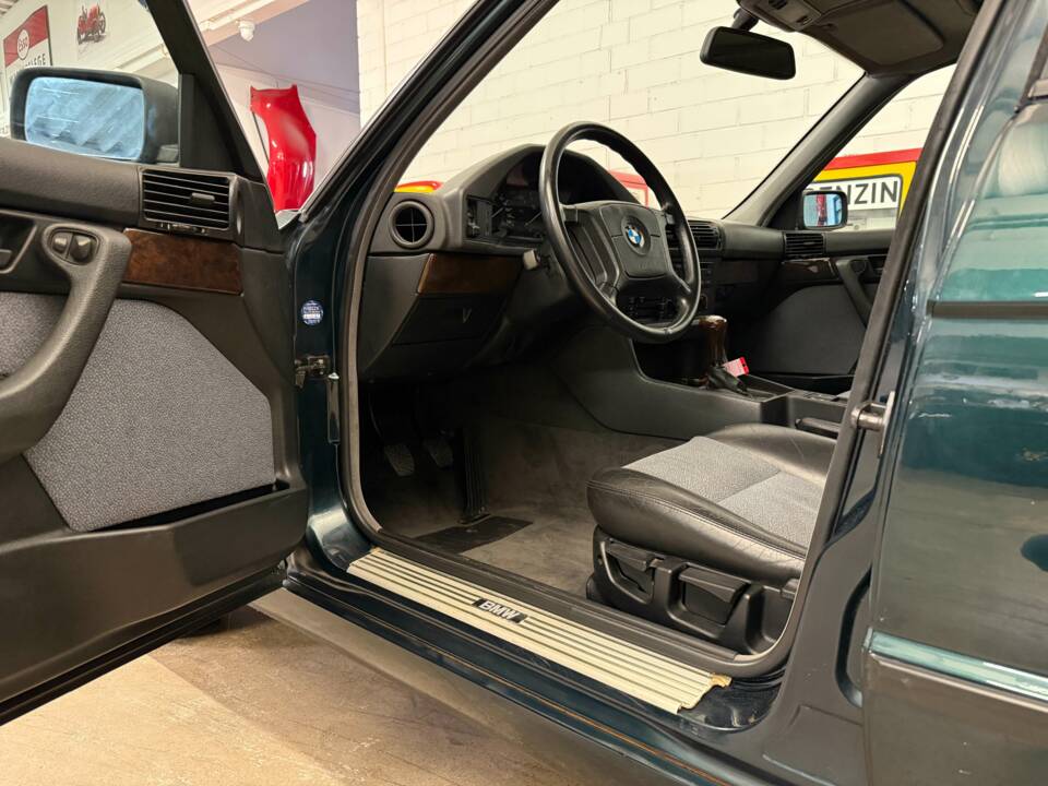 Bild 6/18 von BMW 525i Touring (1994)