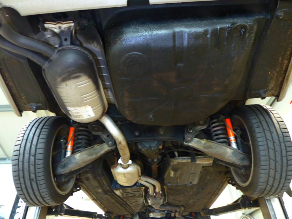 Immagine 36/73 di Mercedes-Benz 300 CE (1991)