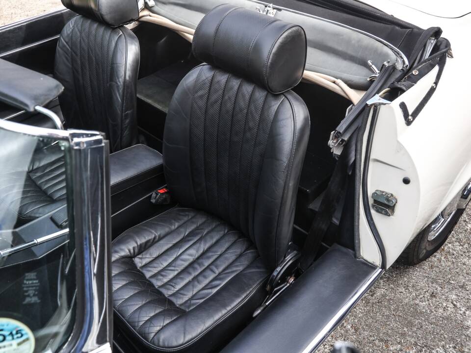Bild 28/41 von Jaguar E-Type V12 (1972)