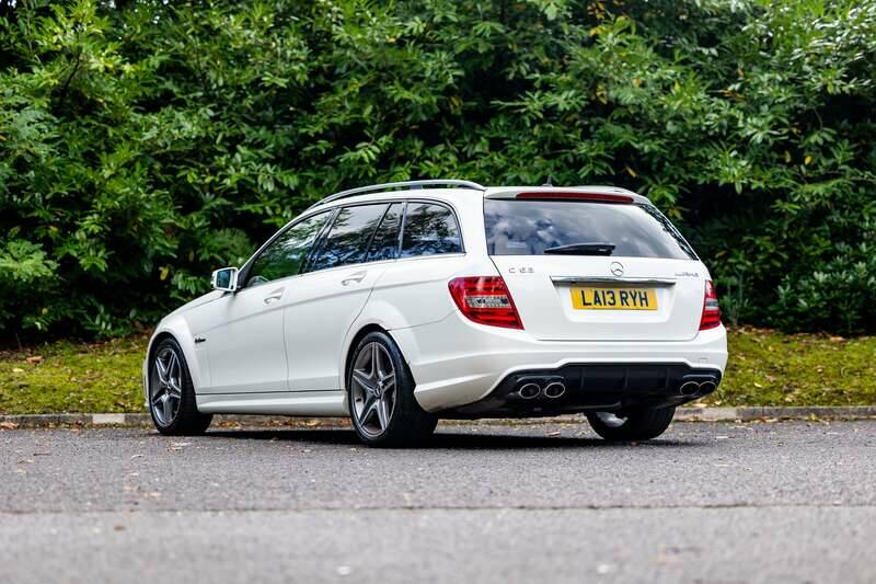 Image 12/50 de Mercedes-Benz C 63 AMG T (2013)