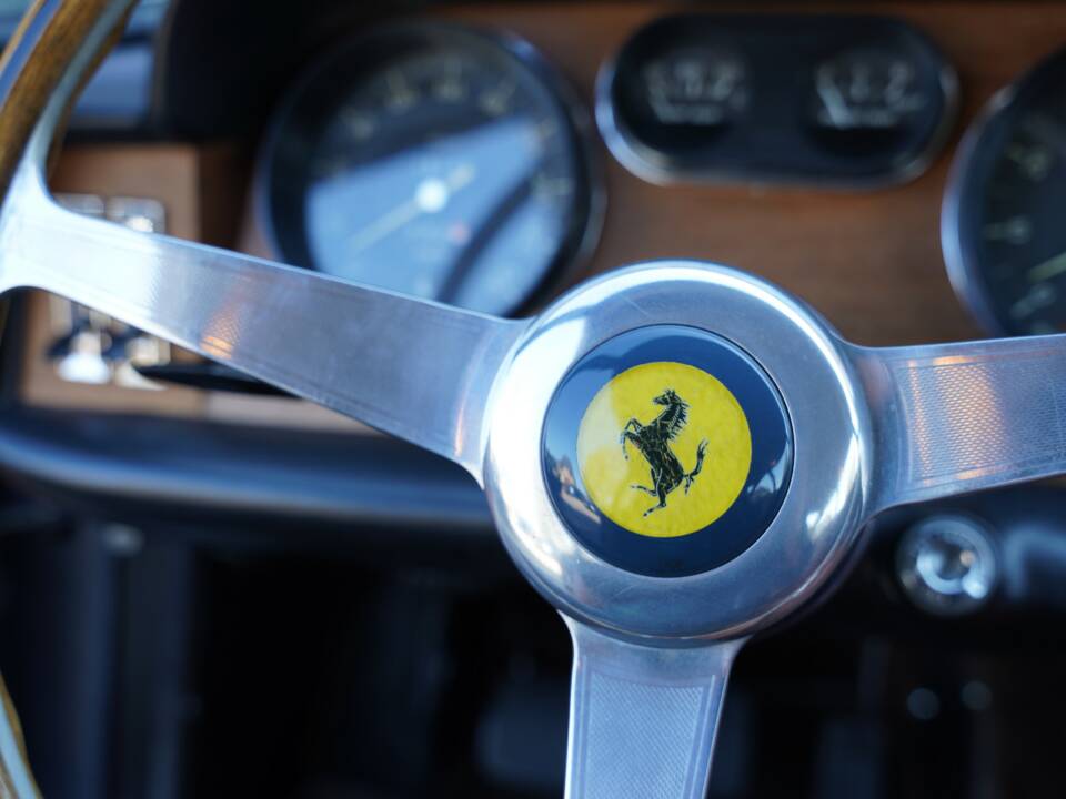 Immagine 27/50 di Ferrari 330 GT 2+2 (1965)