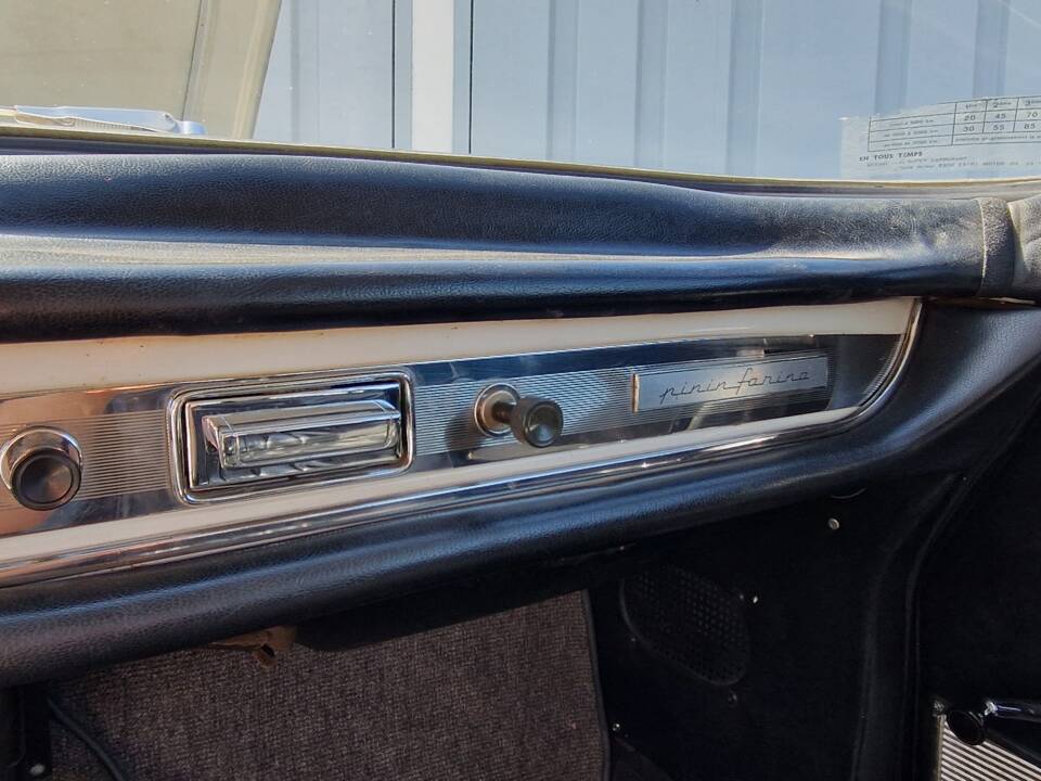Image 13/14 of Peugeot 404 Coupé (1964)