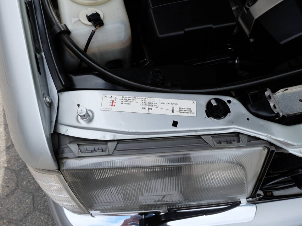 Image 56/69 of Mercedes-Benz E 320 (1994)