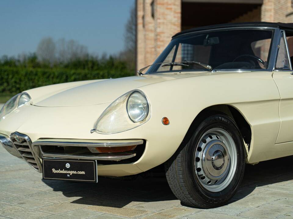Image 18/50 of Alfa Romeo 1750 Spider Veloce (1969)