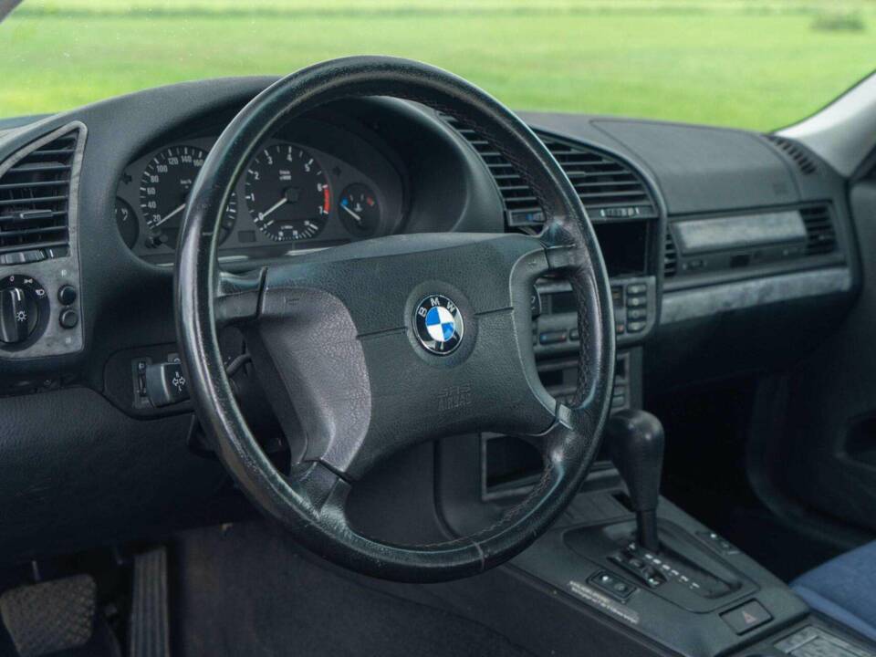 Bild 35/40 von BMW 316i (1998)