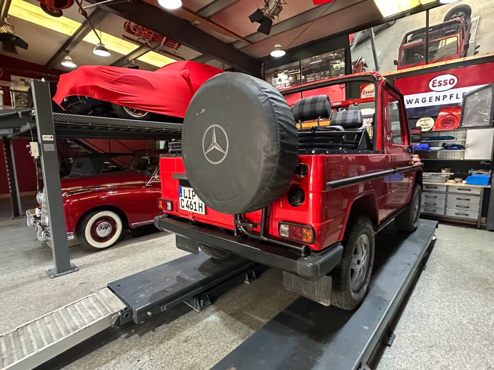 Image 21/25 de Mercedes-Benz 300 GD (SWB) (1987)