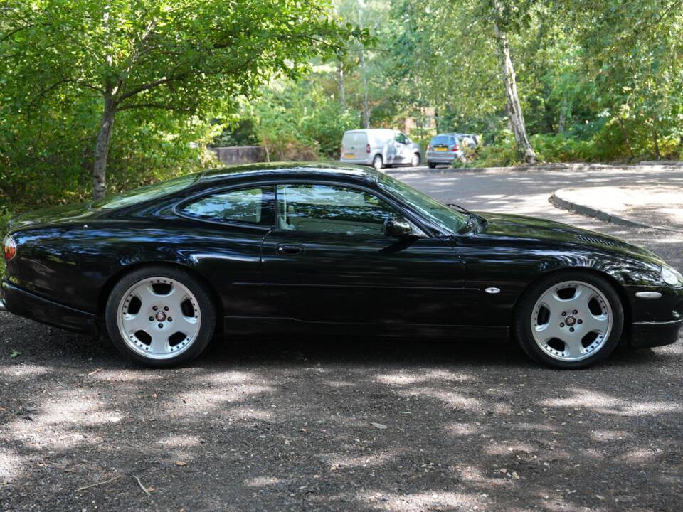 Image 39/50 of Jaguar XKR (1998)