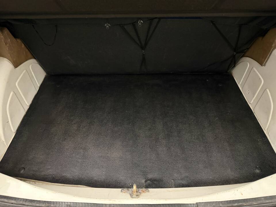 Image 15/16 of Peugeot 205 (1992)