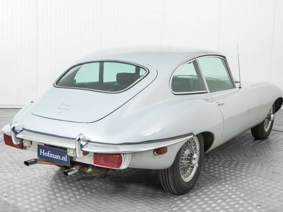 Image 23/47 de Jaguar E-Type (1969)