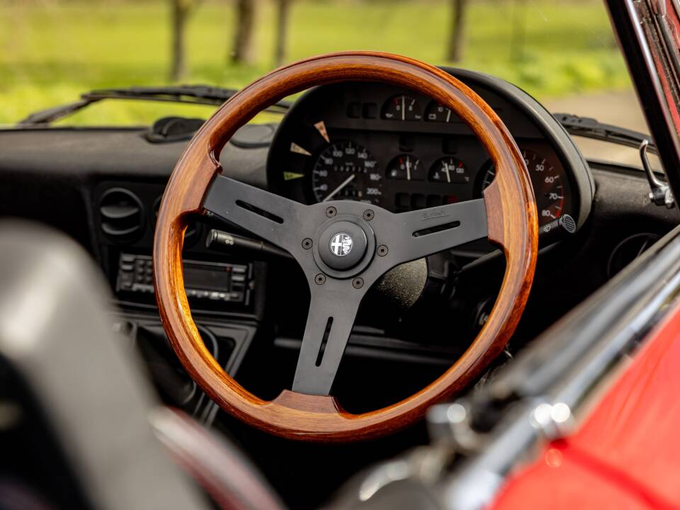 Afbeelding 46/50 van Alfa Romeo 2.0 Spider (1989)