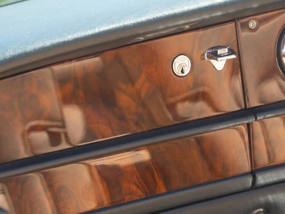 Image 28/50 de Rolls-Royce Corniche I (1981)