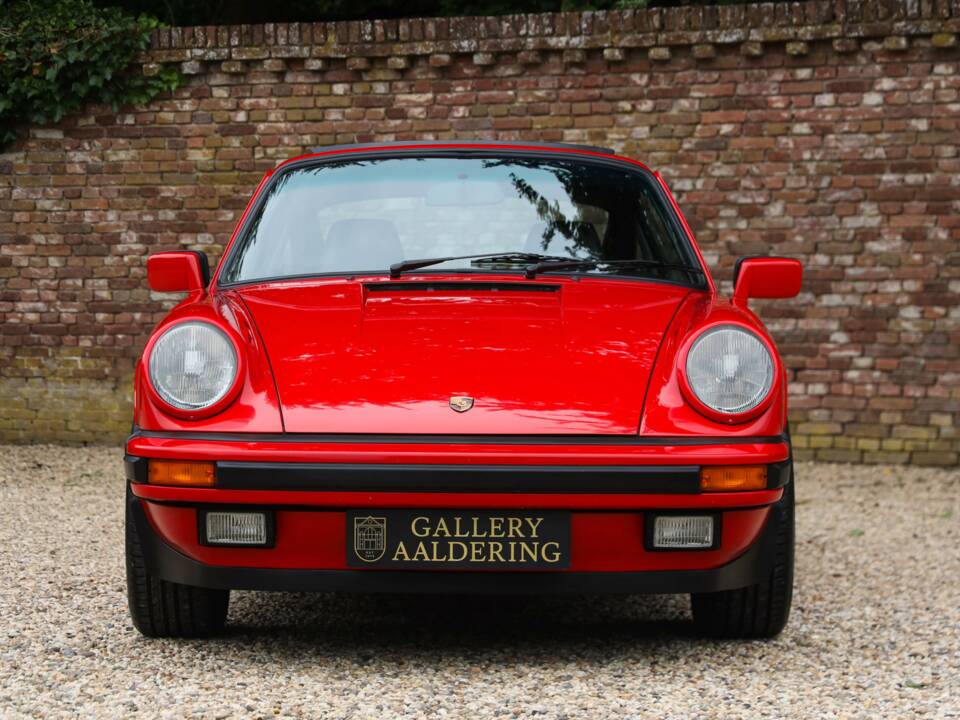 Image 33/50 of Porsche 911 Carrera 3.2 (1988)