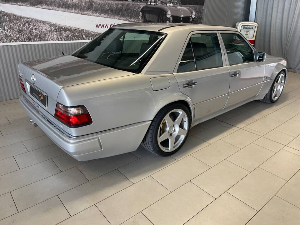Bild 8/19 von Mercedes-Benz E 60 AMG (1993)