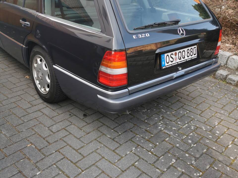 Bild 5/20 von Mercedes-Benz E 320 T (1995)
