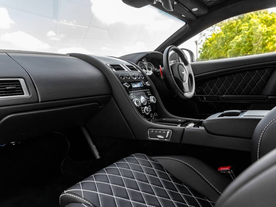 Image 34/59 of Aston Martin DBS (2012)