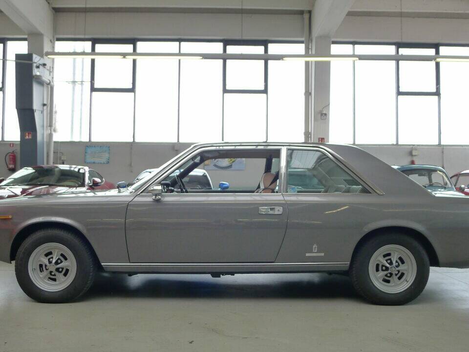 Image 1/44 of FIAT 130 Coupé (1972)