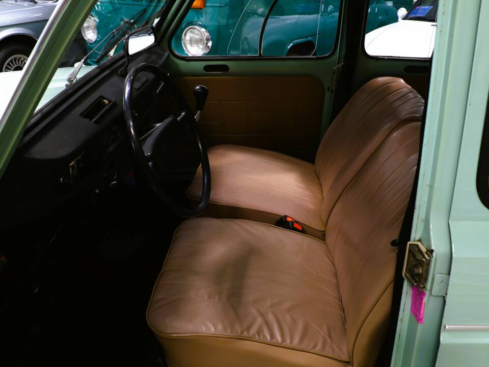 Image 17/33 de Renault R 4 TL (1981)