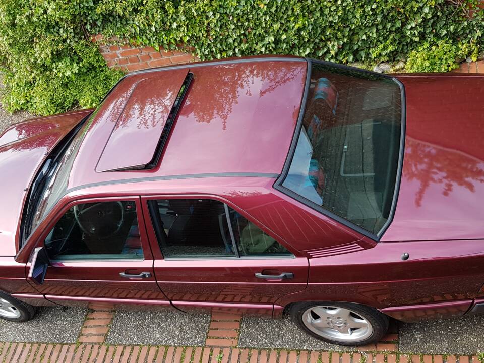 Imagen 4/6 de Mercedes-Benz 190 E 1.8 (1992)