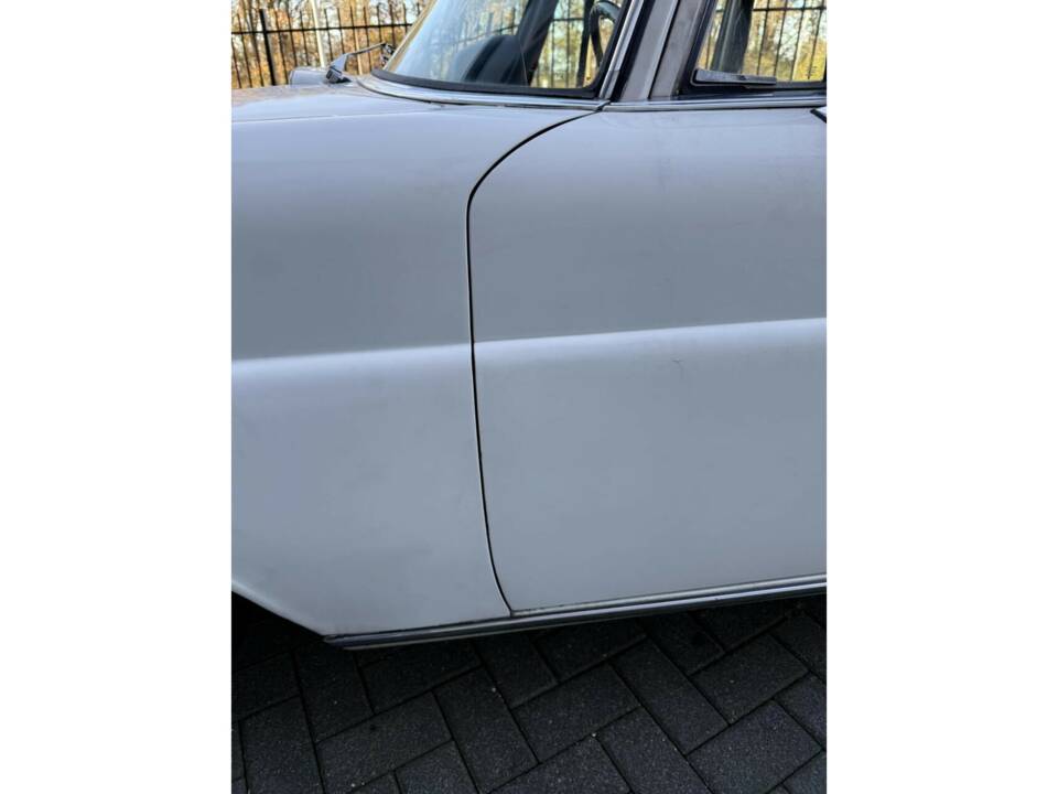 Bild 15/50 von Mercedes-Benz 230 (1968)