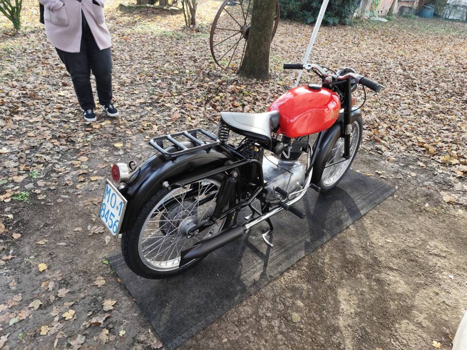 Bild 39/50 von Gilera 150 Sport (1952)